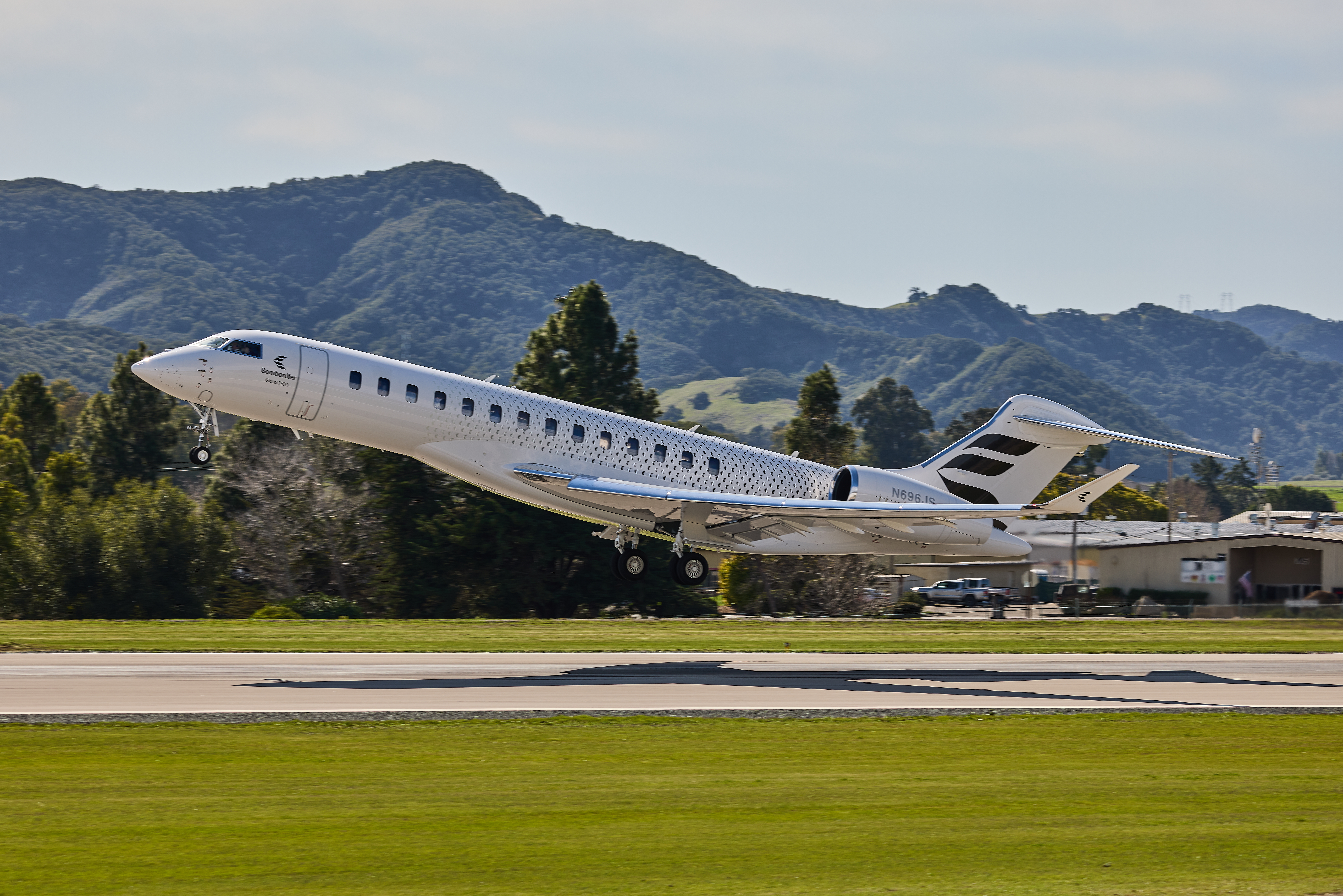 The Bombardier Global 7500 takes off on the 100th Speed Record flight from California to London, at SLO airport in San Luis Obispo, CA, USA on 27 February, 2025. Photo by Marv Watson / 3MPG. Images free of charge for editorial use. No advertising or marketing campaigns.