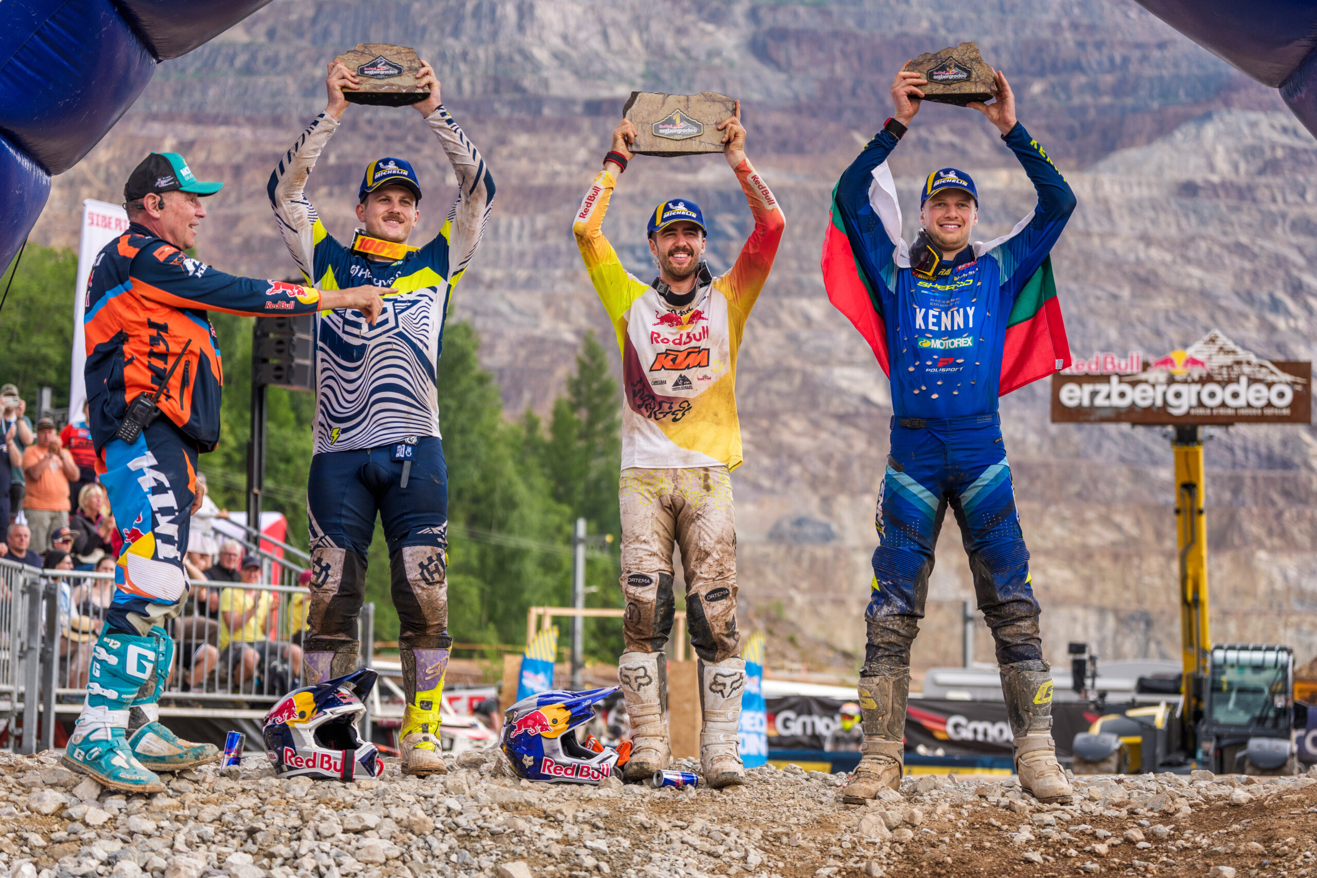 Billy Bolt, Manuel Lettenbichler and Teodor Kabakchiev celebrate during the Red Bull Erzbergrodeo 2025 in Eisenerz, Austria on June 1, 2025 // Philip Platzer / Red Bull Content Pool // SI202506010465 // Usage for editorial use only //