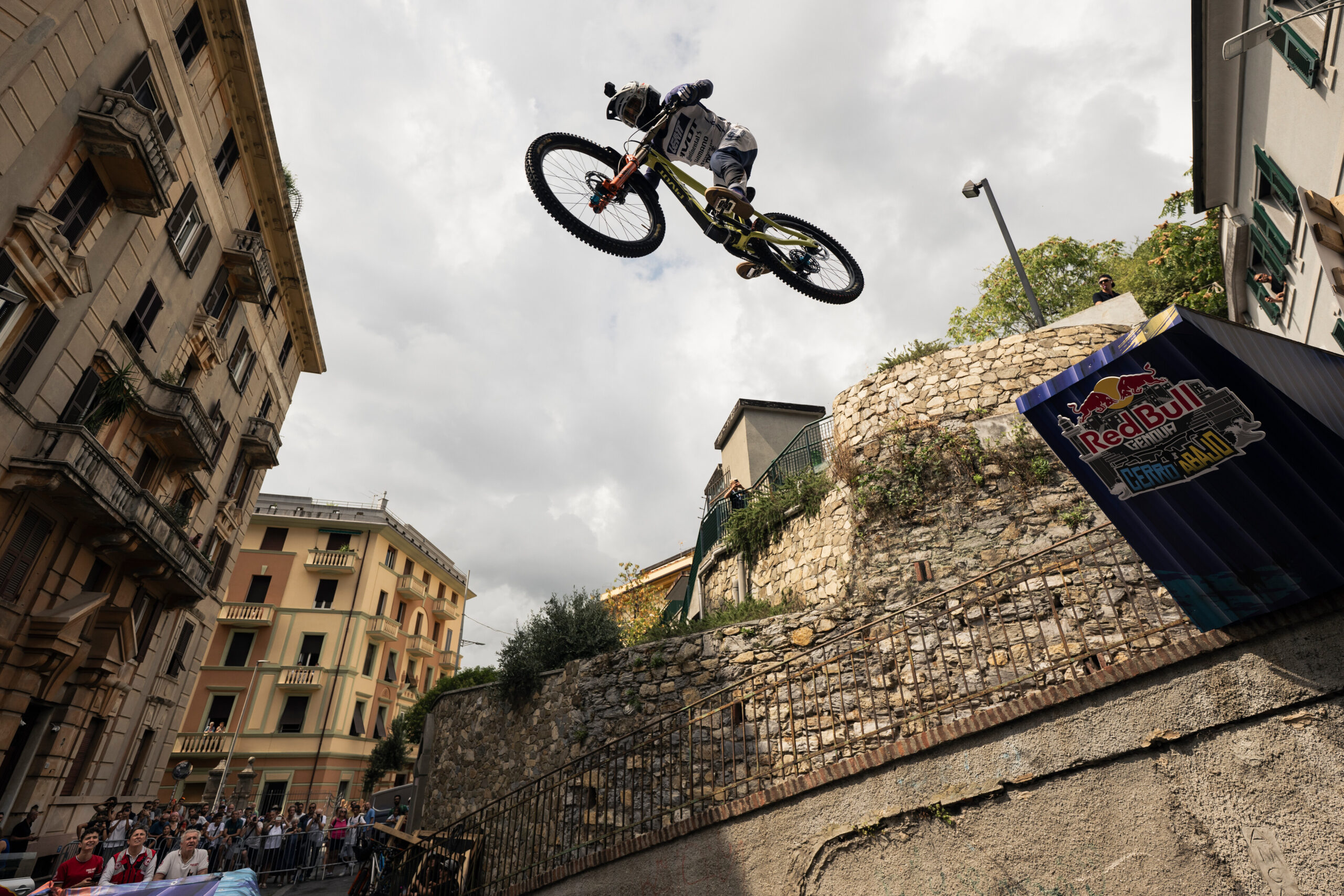 Roger Vieira performs at Red Bull Cerro Abajo in Genova, Italy on August 24, 2025 // Bartek Wolinski / Red Bull Content Pool // SI202508240718 // Usage for editorial use only //