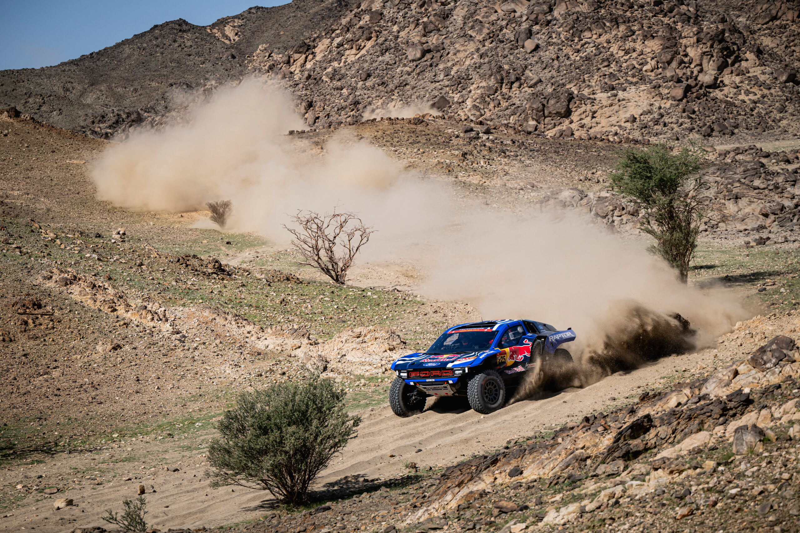 Carlos Sainz (ESP) and Lucas Cruz (ESP) of Ford M-Sport race during the prologue stage of Rally Dakar 2026 in Yanbu, Saudi Arabia on January 03, 2026 // Marcelo Maragni / Red Bull Content Pool // SI202601030589 // Usage for editorial use only //